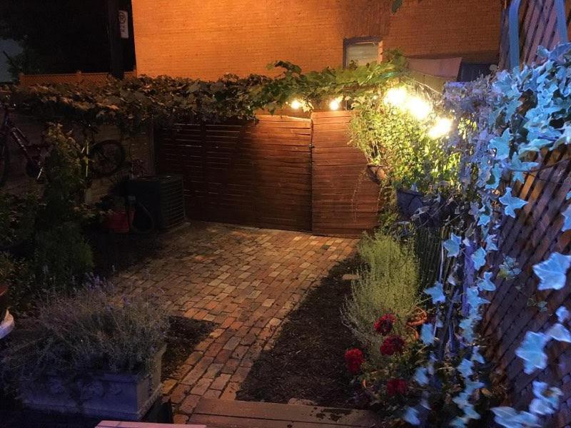 Love-Nest With Private Hot Tub โตรอนโต ภายนอก รูปภาพ